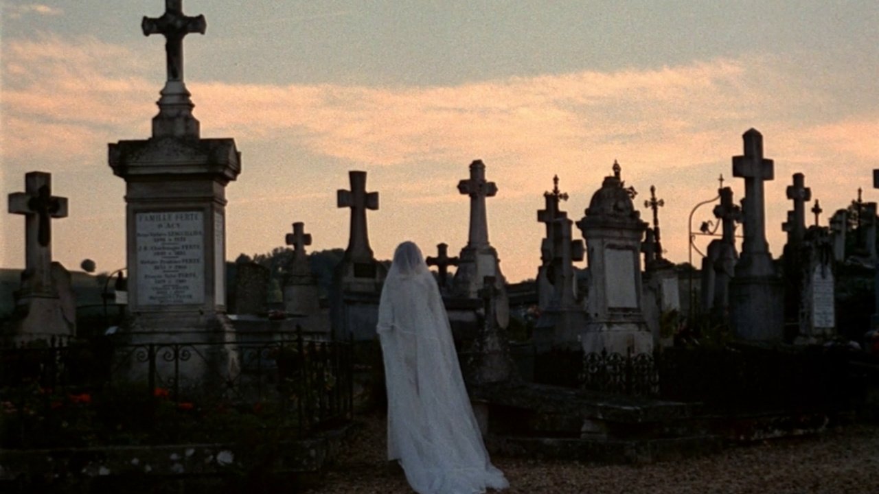 The Shiver of the Vampires Background