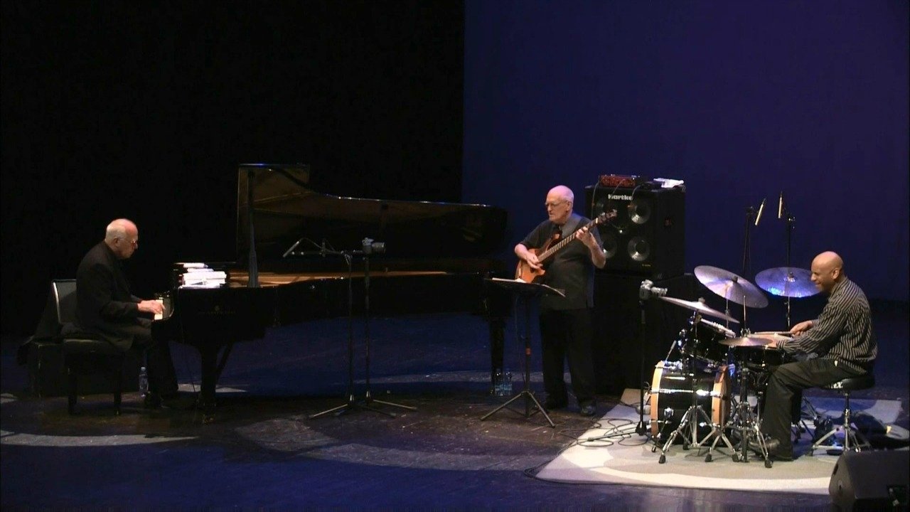 Steve Kuhn Trio - Dans le Cadre du Festival Jazz a Foik Background