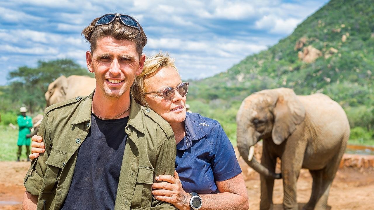 Muriel Robin et Chanee sur la terre des éléphants Background