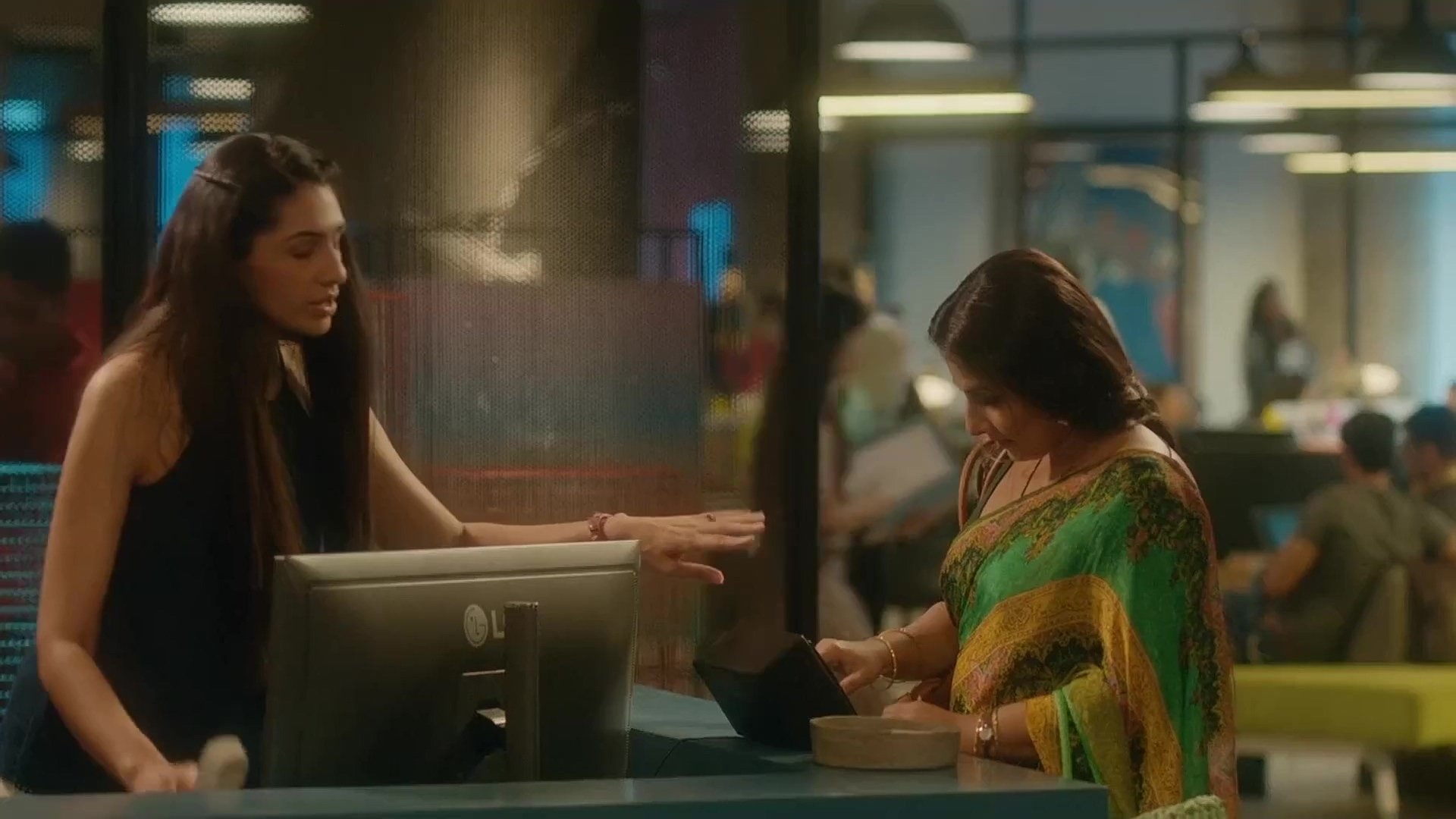 Tumhari Sulu Background