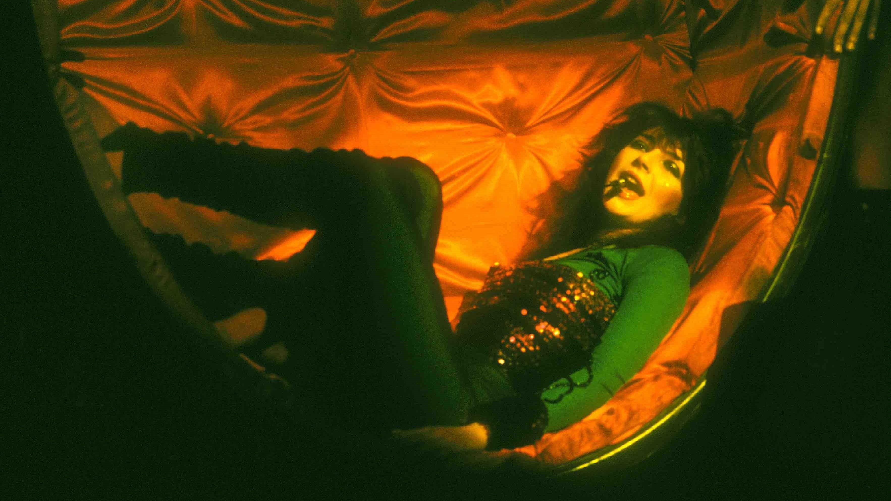 Kate Bush: Live at Hammersmith Odeon Background
