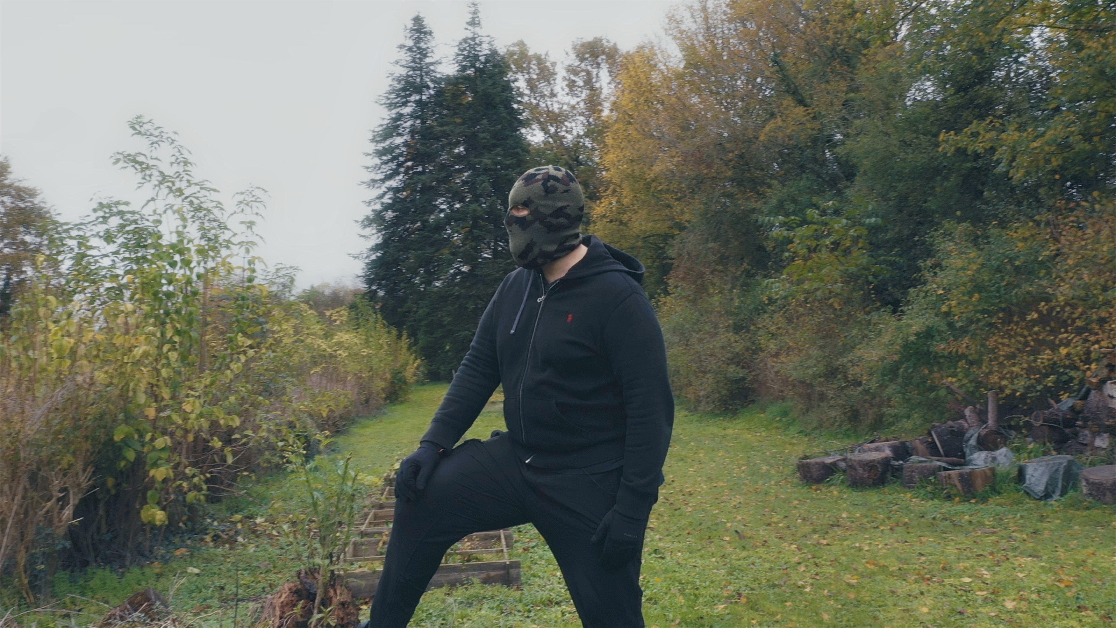 La drogue est dans le pré Background