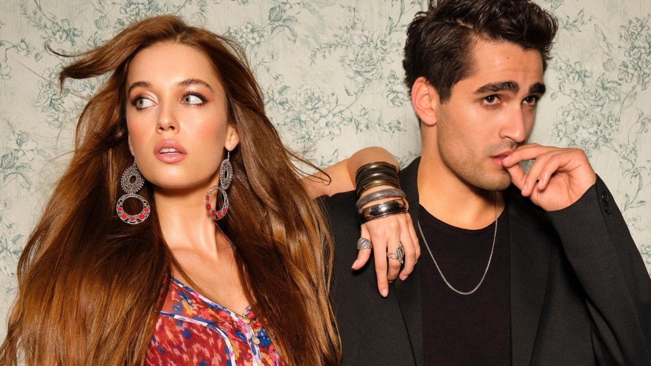 A Escolhida Background