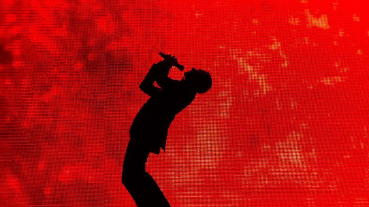 Aziz Ansari: Live at Madison Square Garden Background
