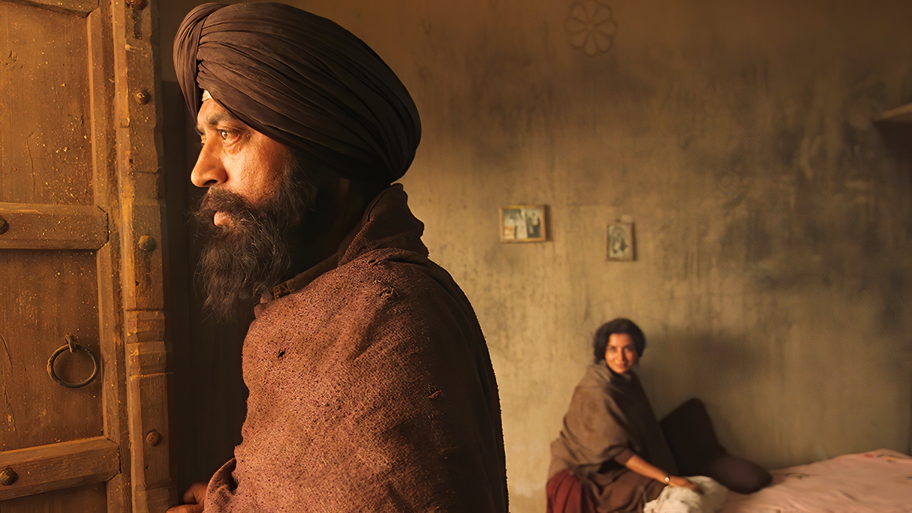 Qissa: The Tale of a Lonely Ghost Background
