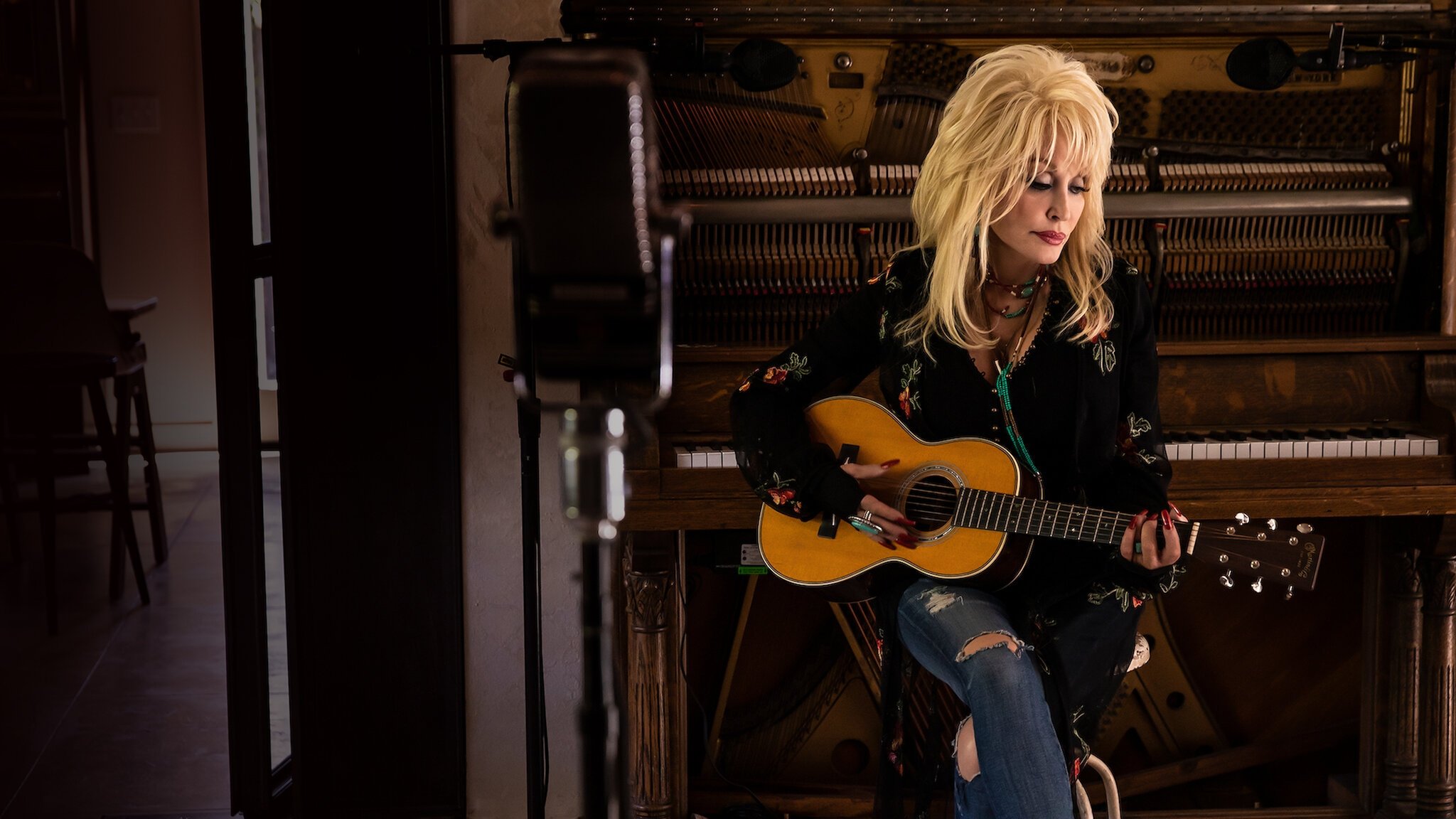 Dolly Parton: Here I Am Background