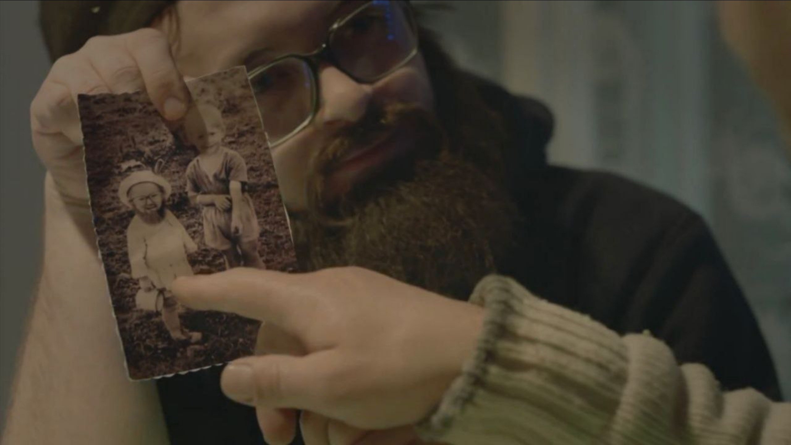 DZIDZIO: A Letter to Saint Nicholas Background