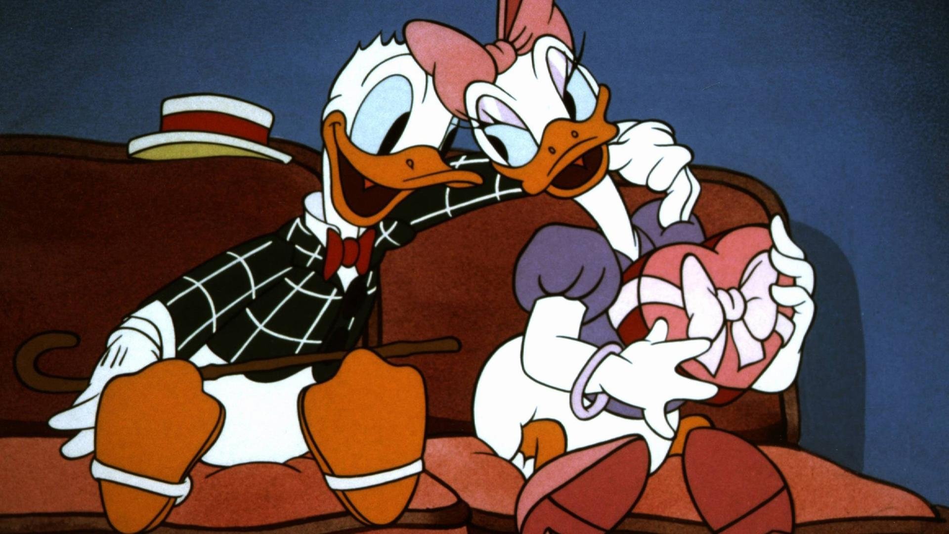 Donald Loves Daisy Background