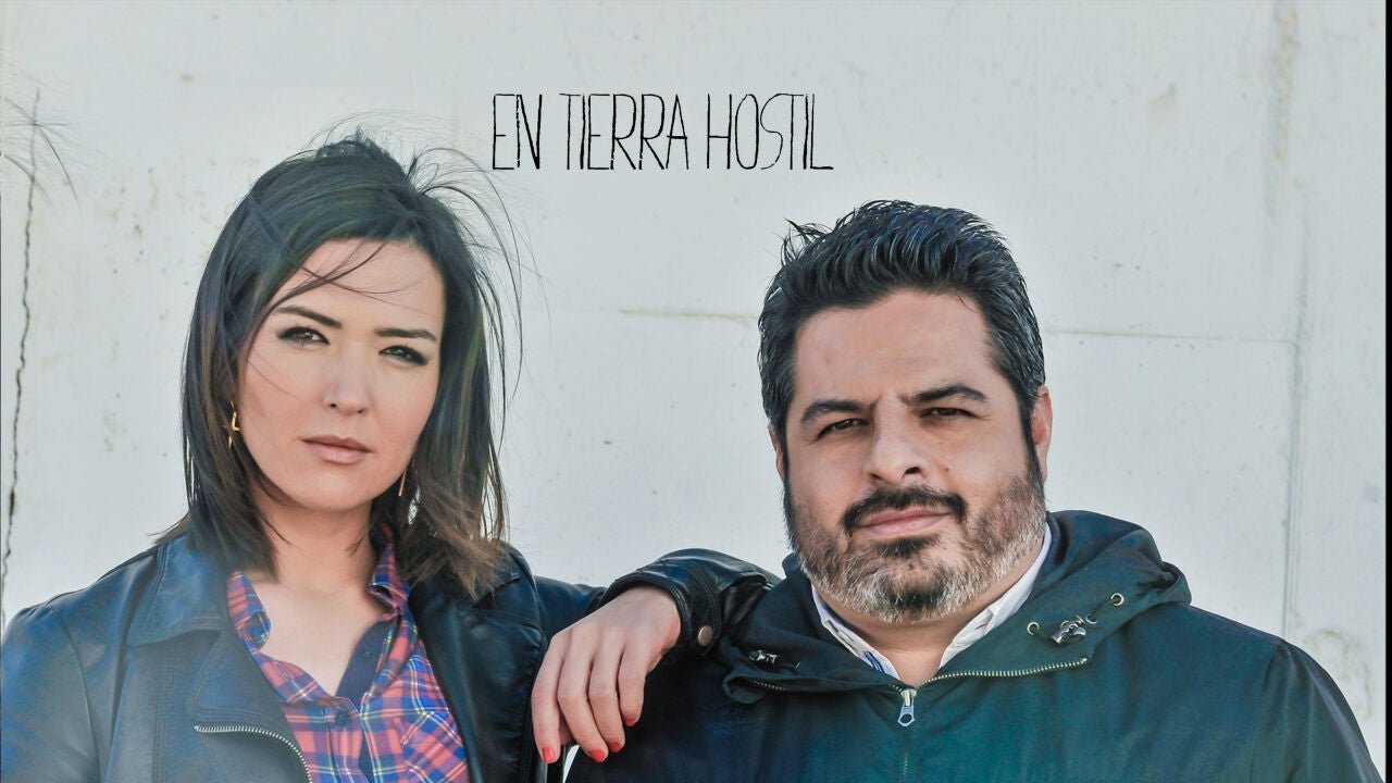 En tierra hostil Background