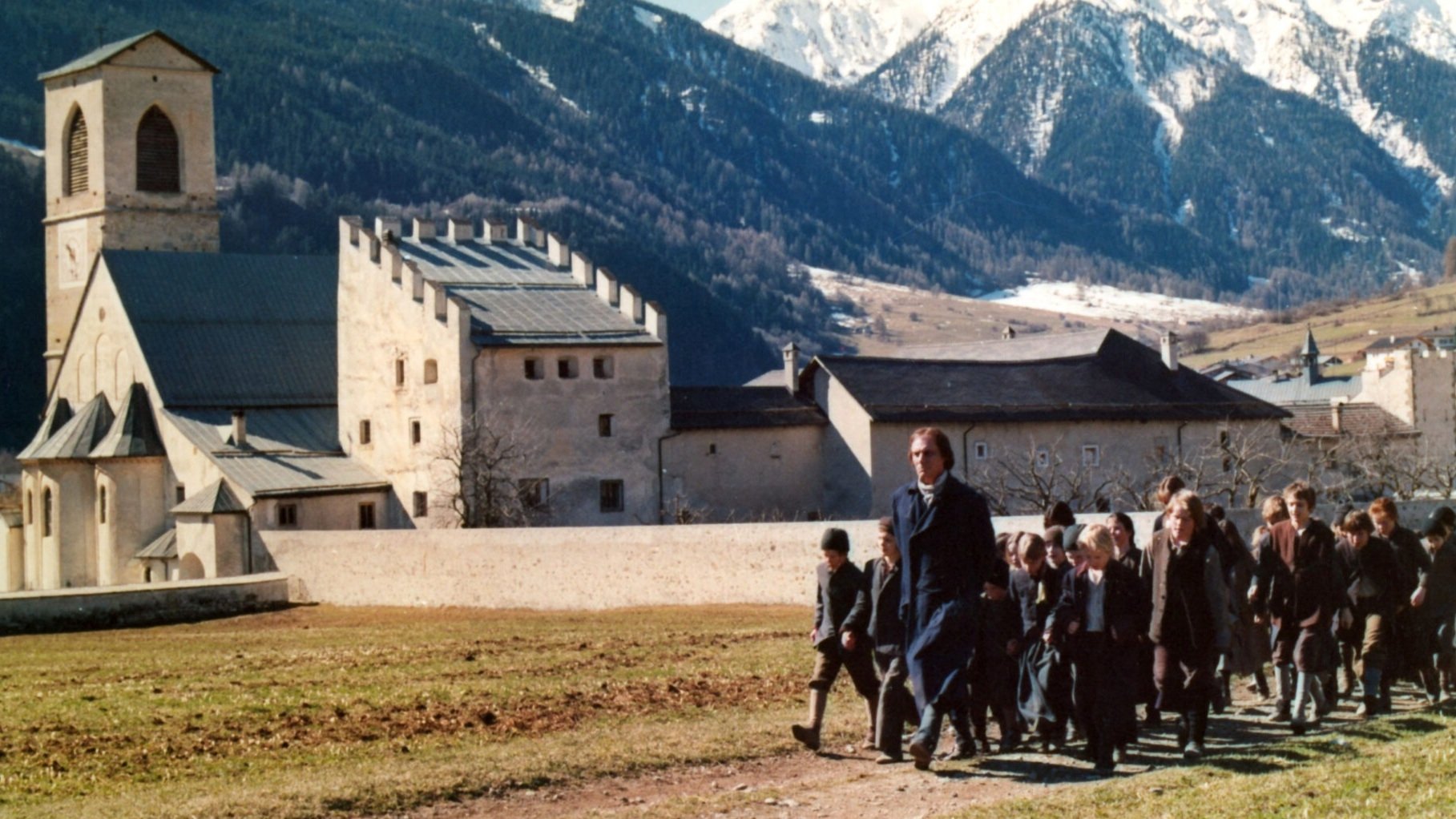 Pestalozzi's Mountain Background