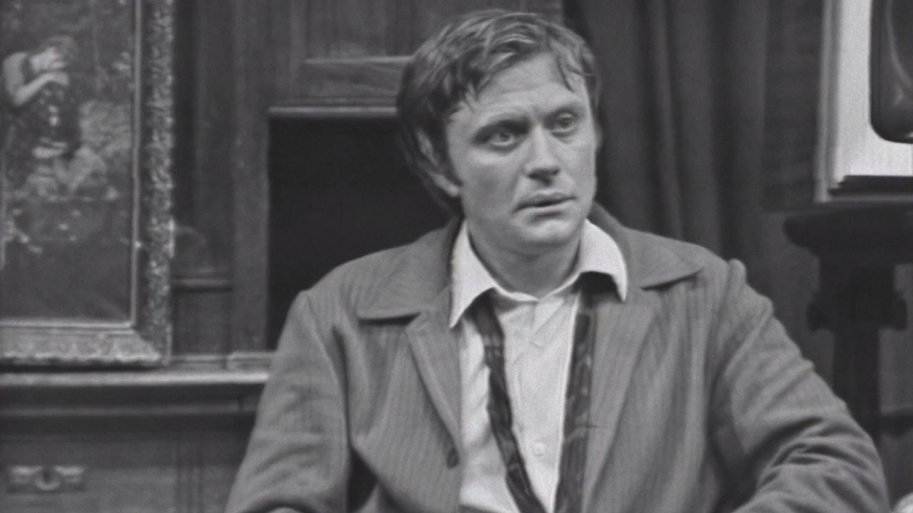 Little Comedies in a Big House Background