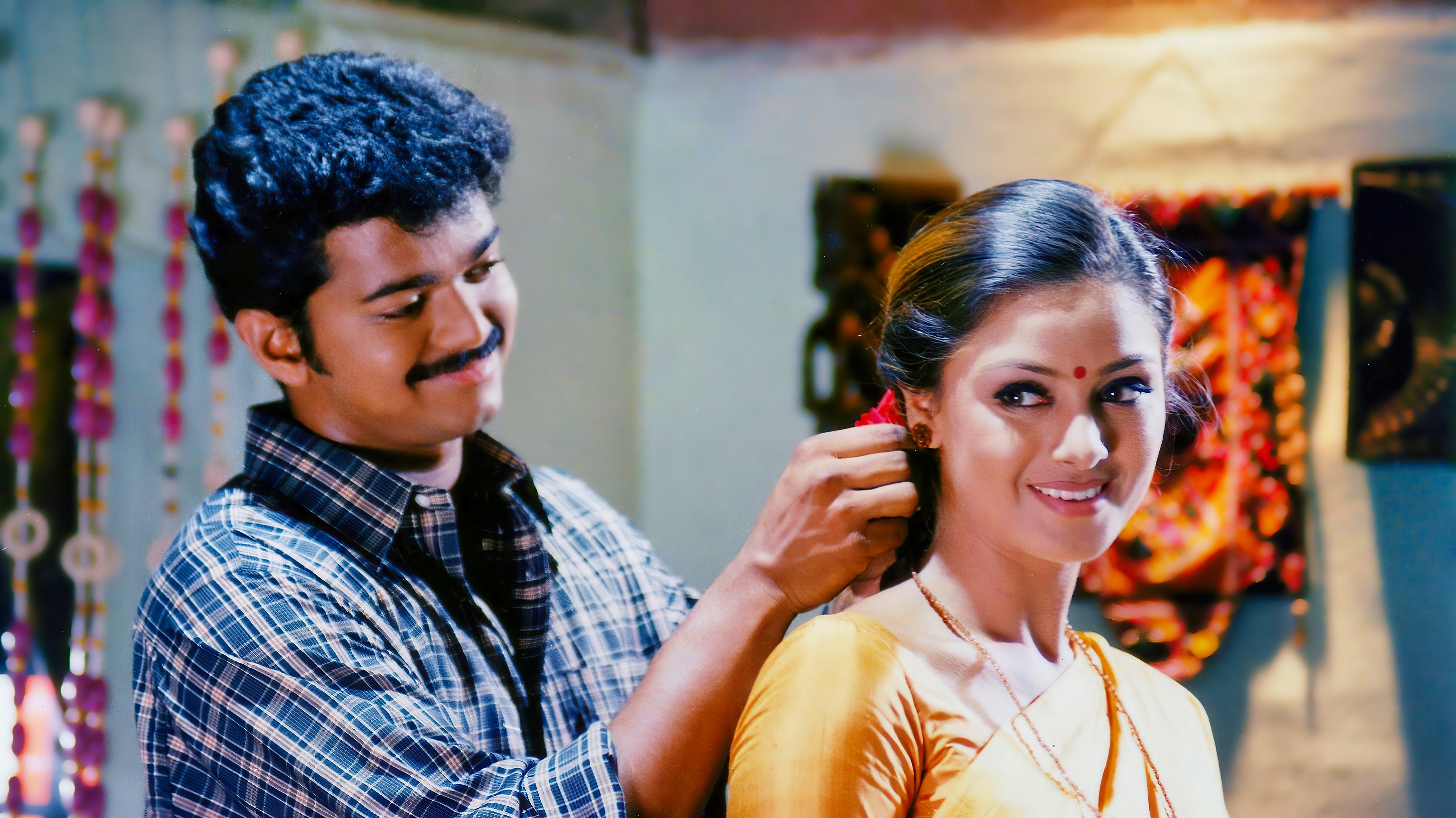 Thulladha Manamum Thullum Background