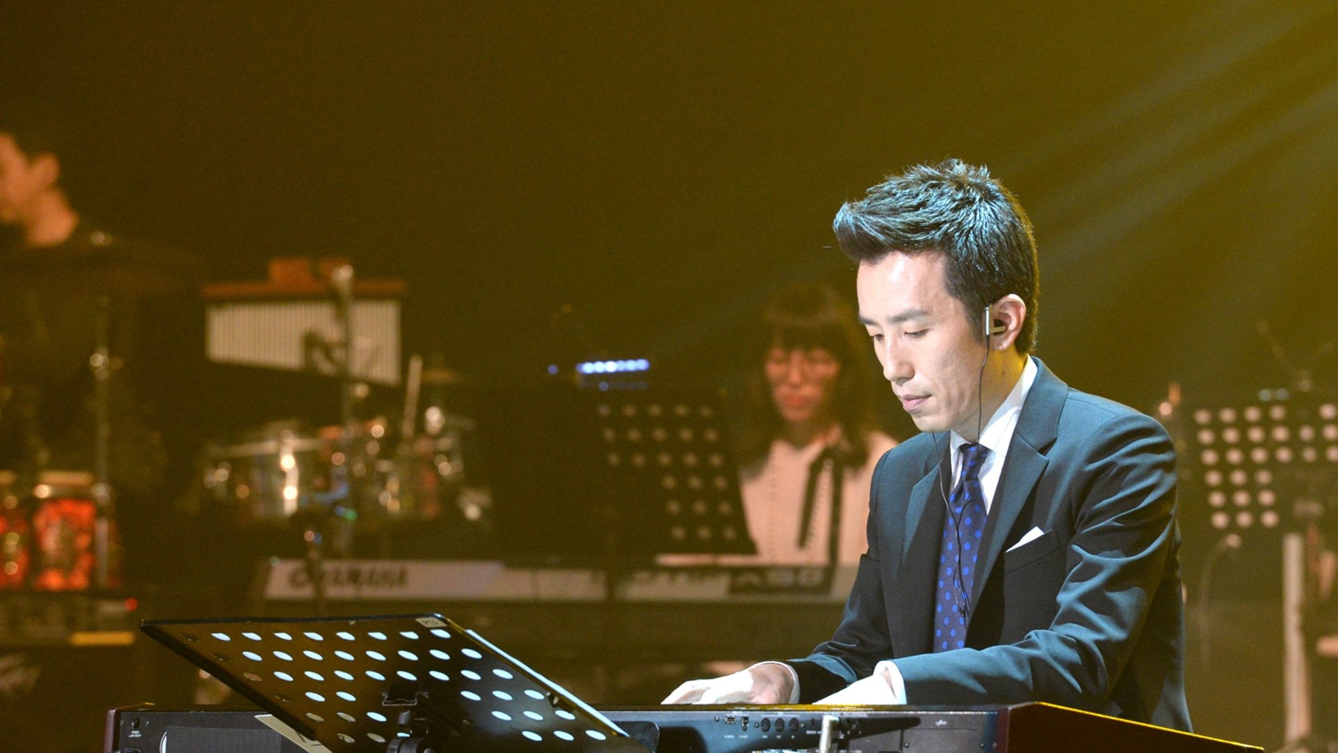 You Hee-yeol's Sketchbook Background