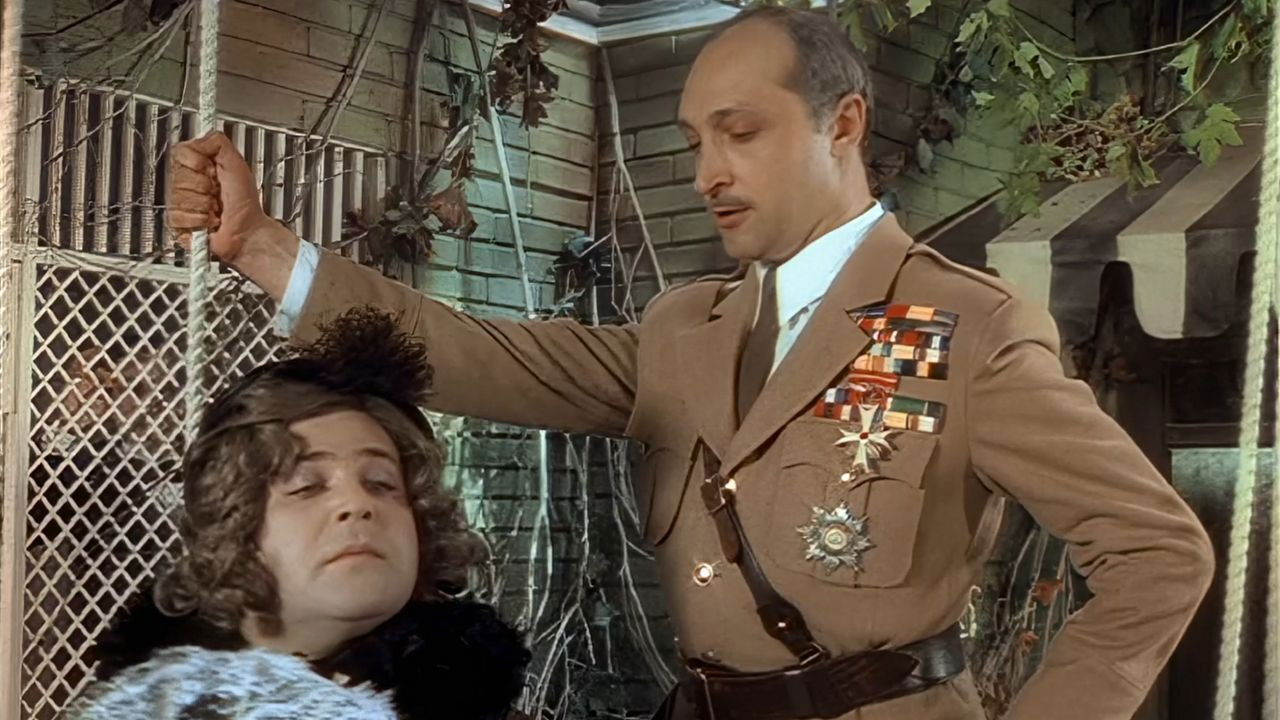 Hello, I'm Your Aunt! Background