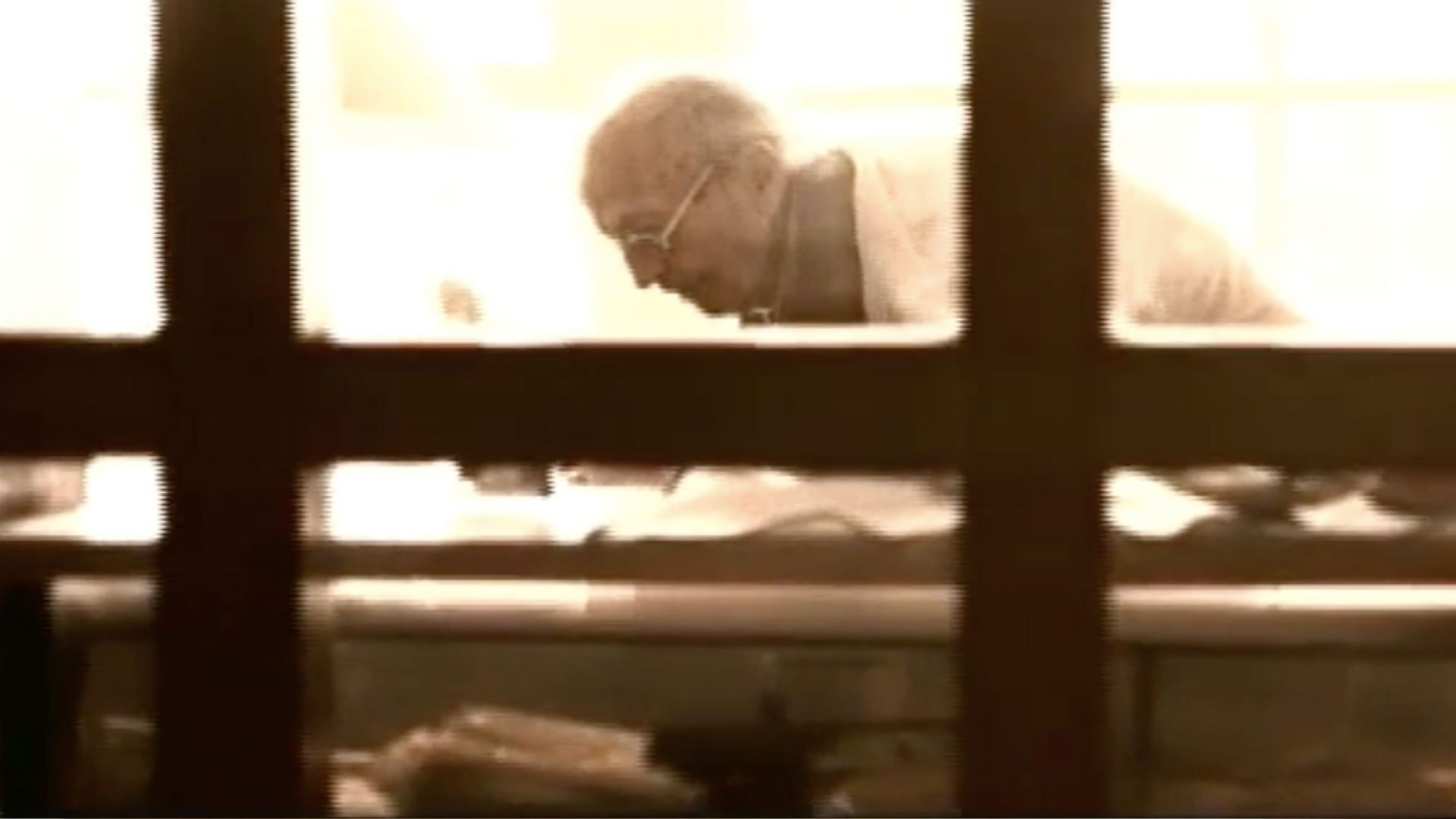 Trabalenguas para una casa vacía Background