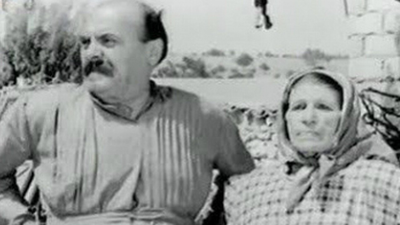 Ήταν Όλοι Τους... Κορόιδα! Background