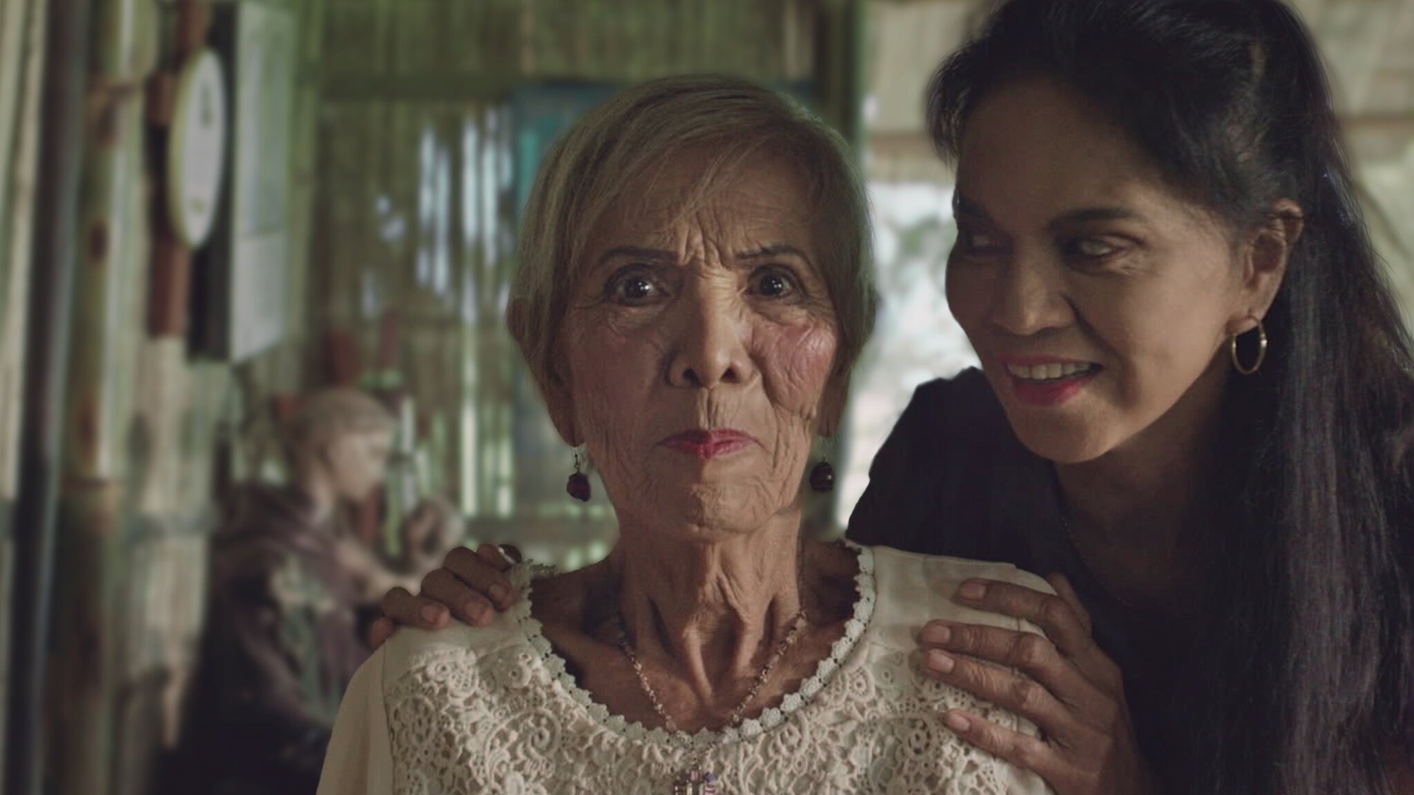 Lola Igna Background