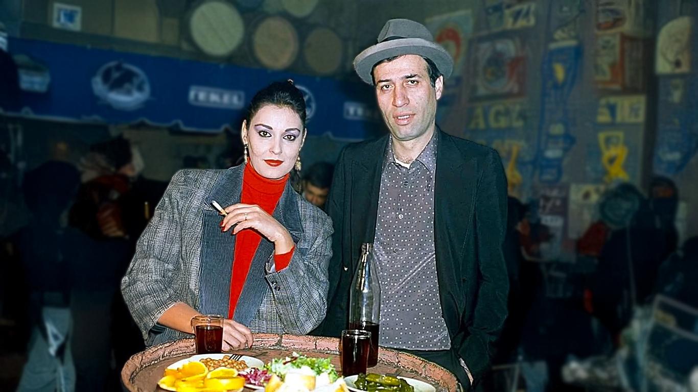 Çarıklı Milyoner Background