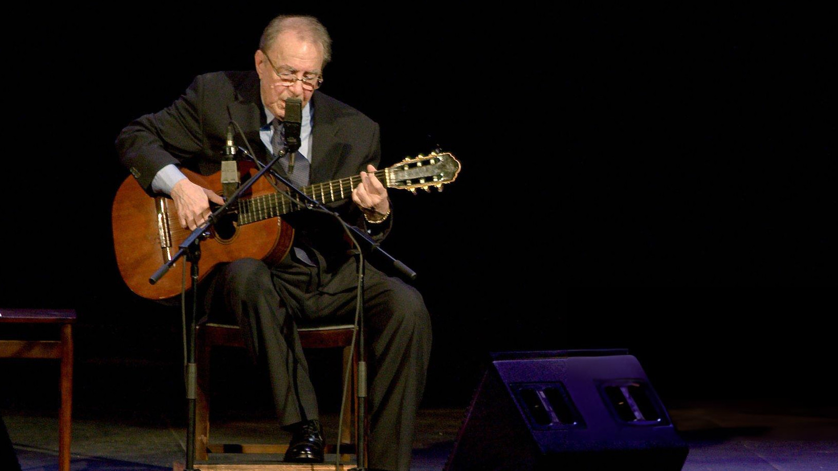 João Gilberto - Live In Tokyo Background