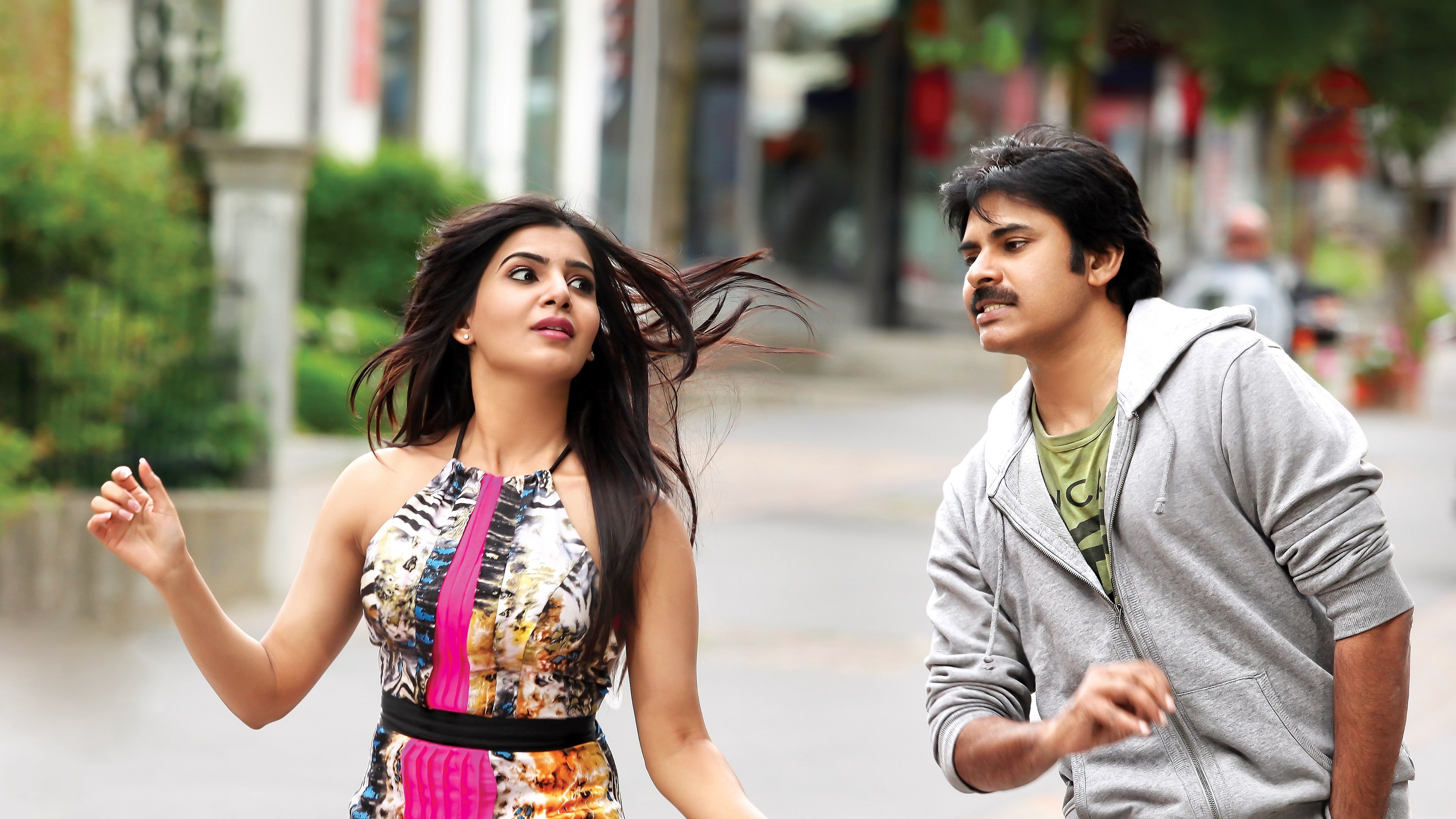 Atharintiki Daaredi Background
