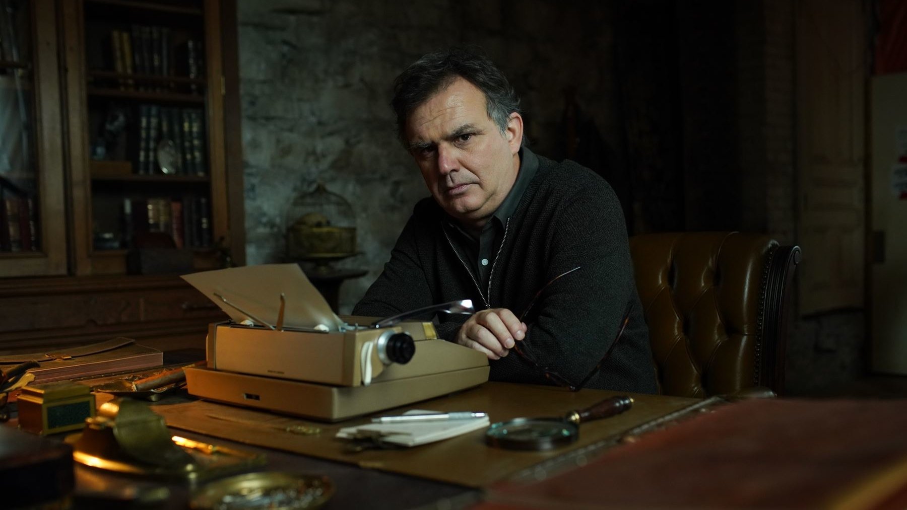 Patrick Senécal Presents Background