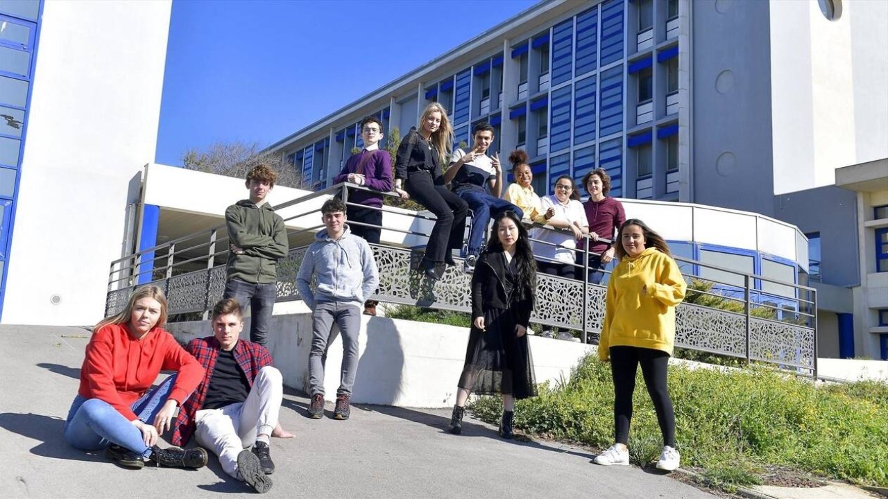 ASKIP, le collège se la raconte Background