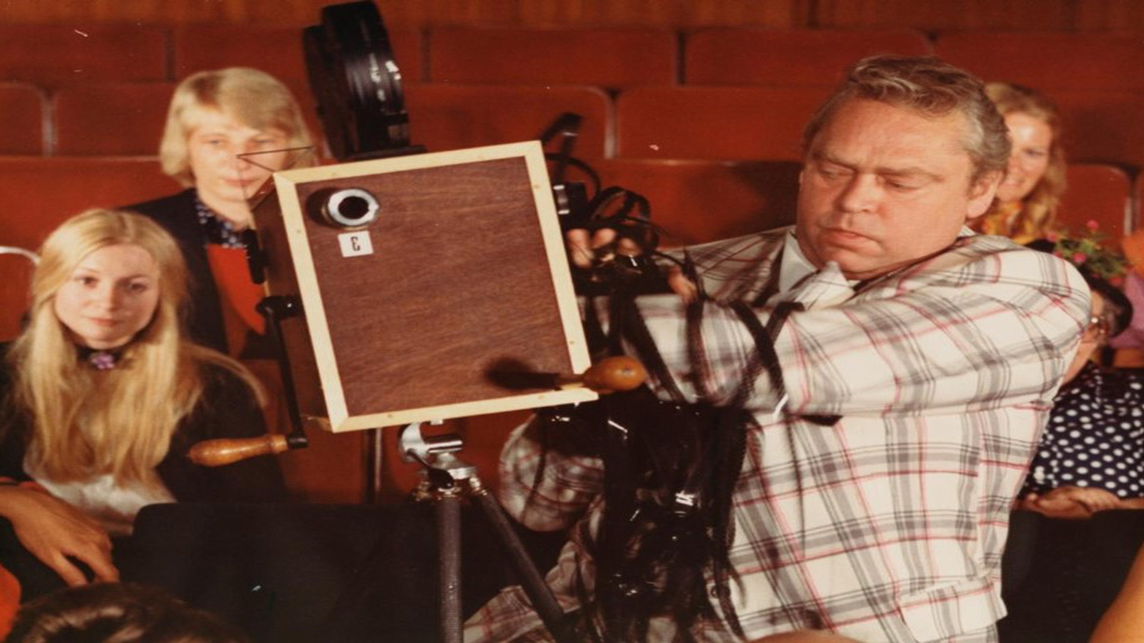 Solstik på badehotellet Background