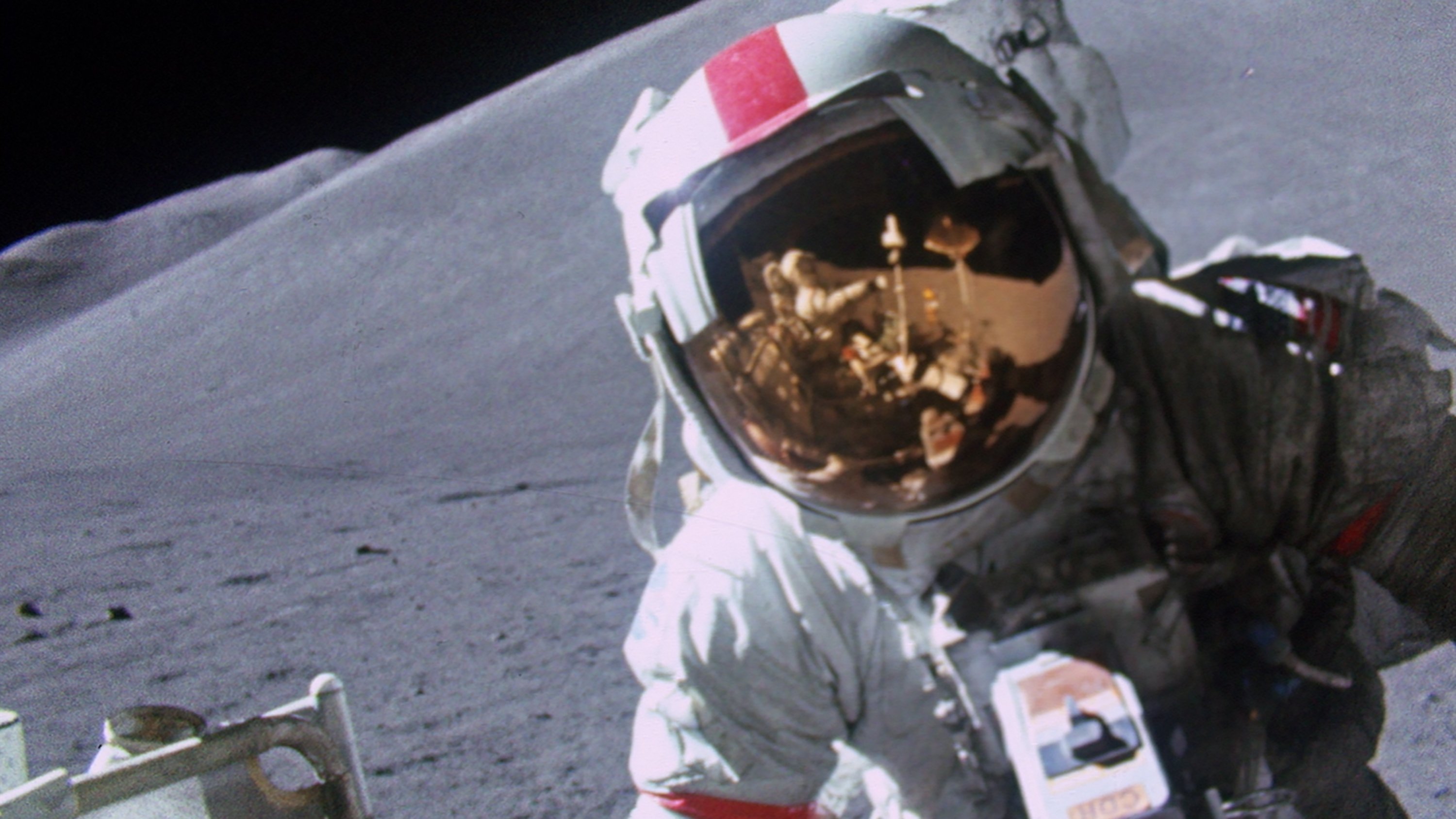 Apollo: Missions to the Moon Background