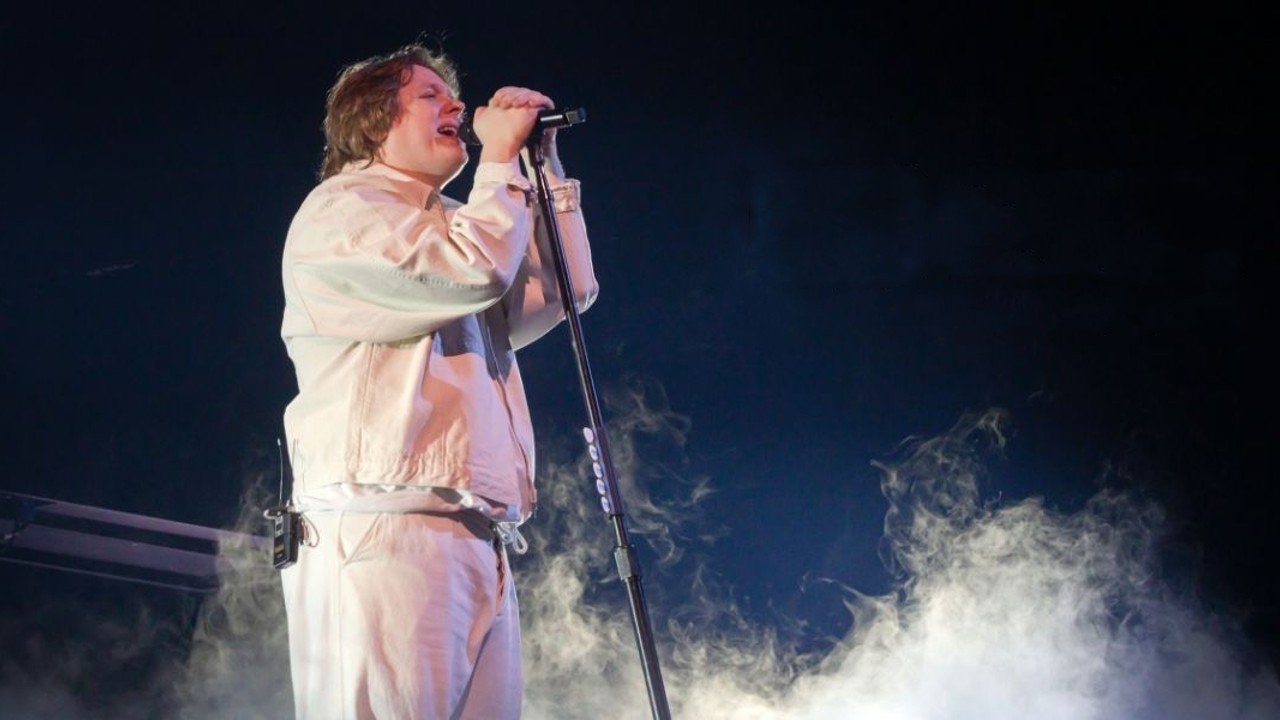Lewis Capaldi: How I'm Feeling Now Background