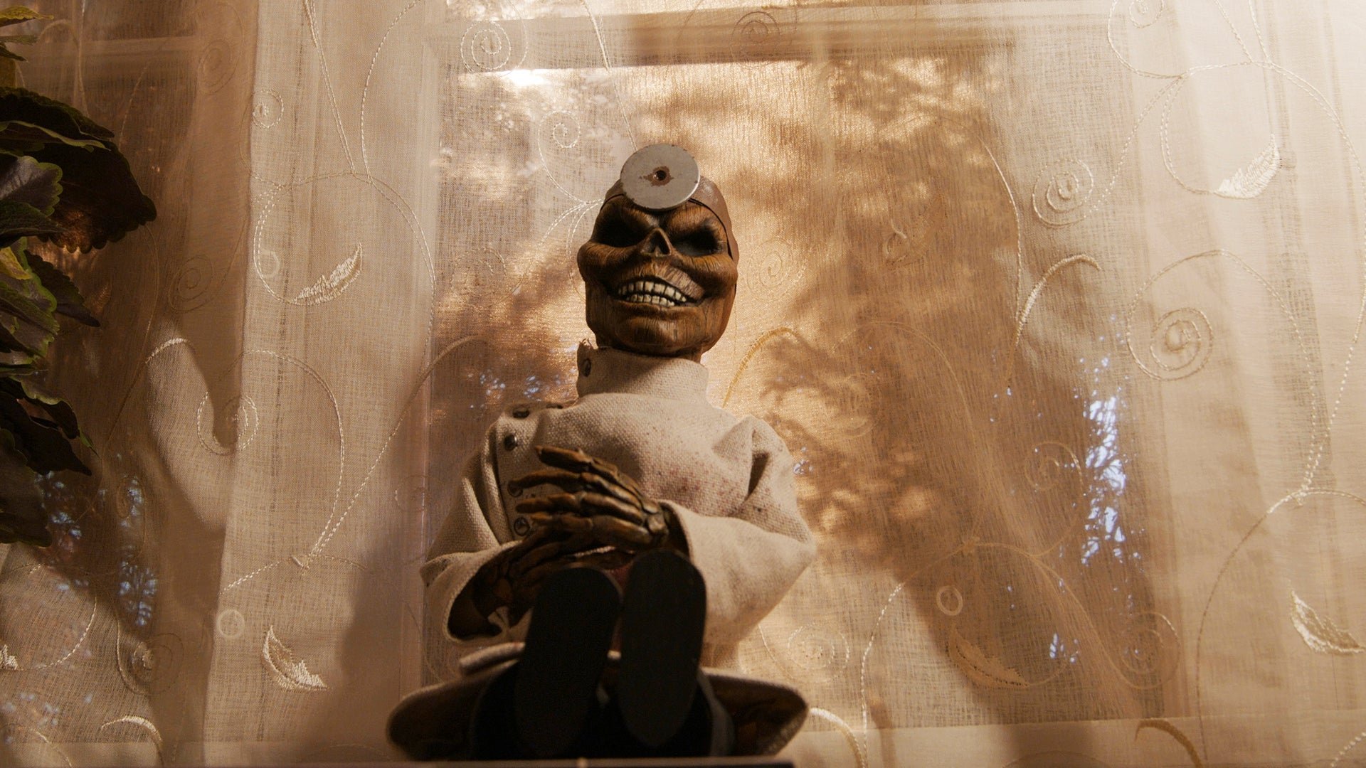 Puppet Master: Doktor Death Background