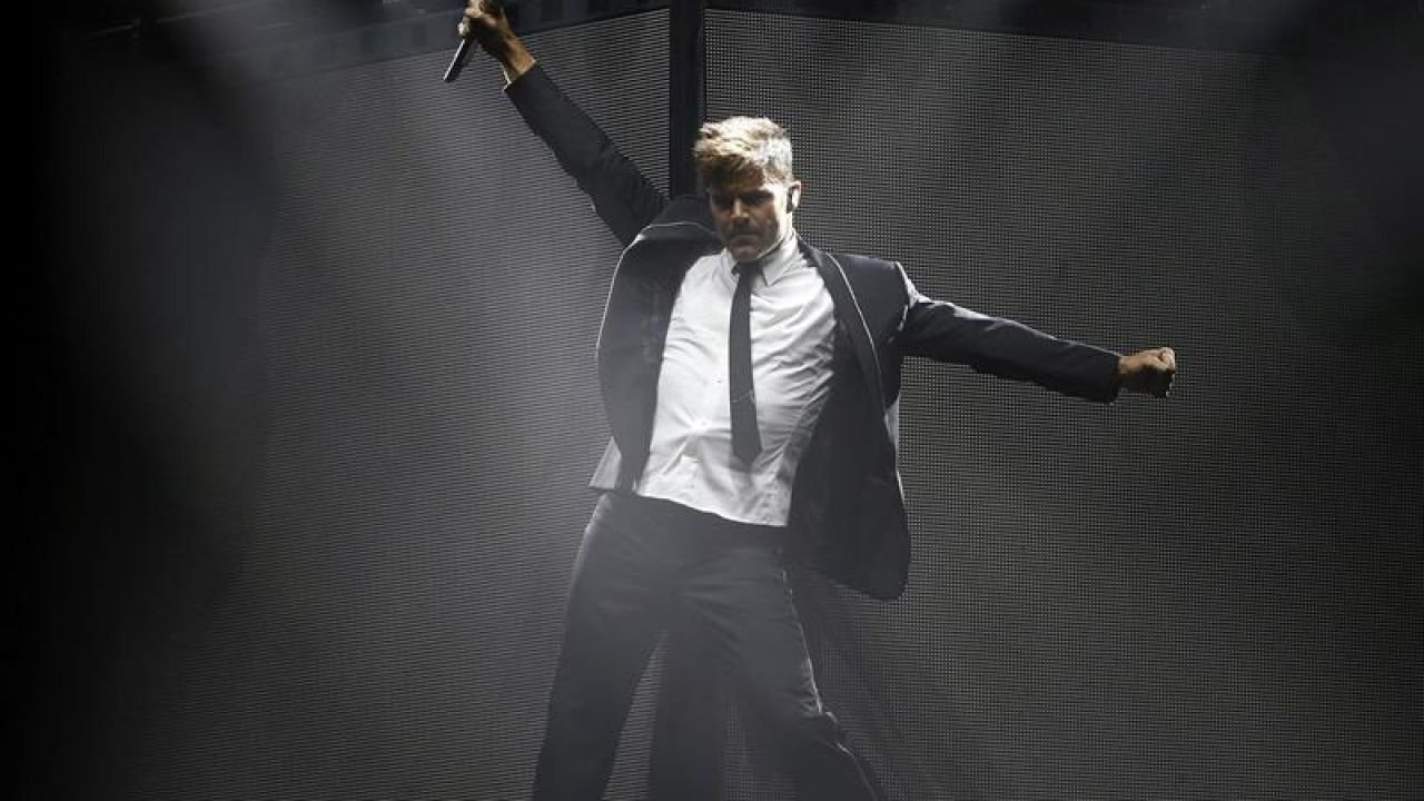 Ricky Martin: Live - Black and White Tour Background