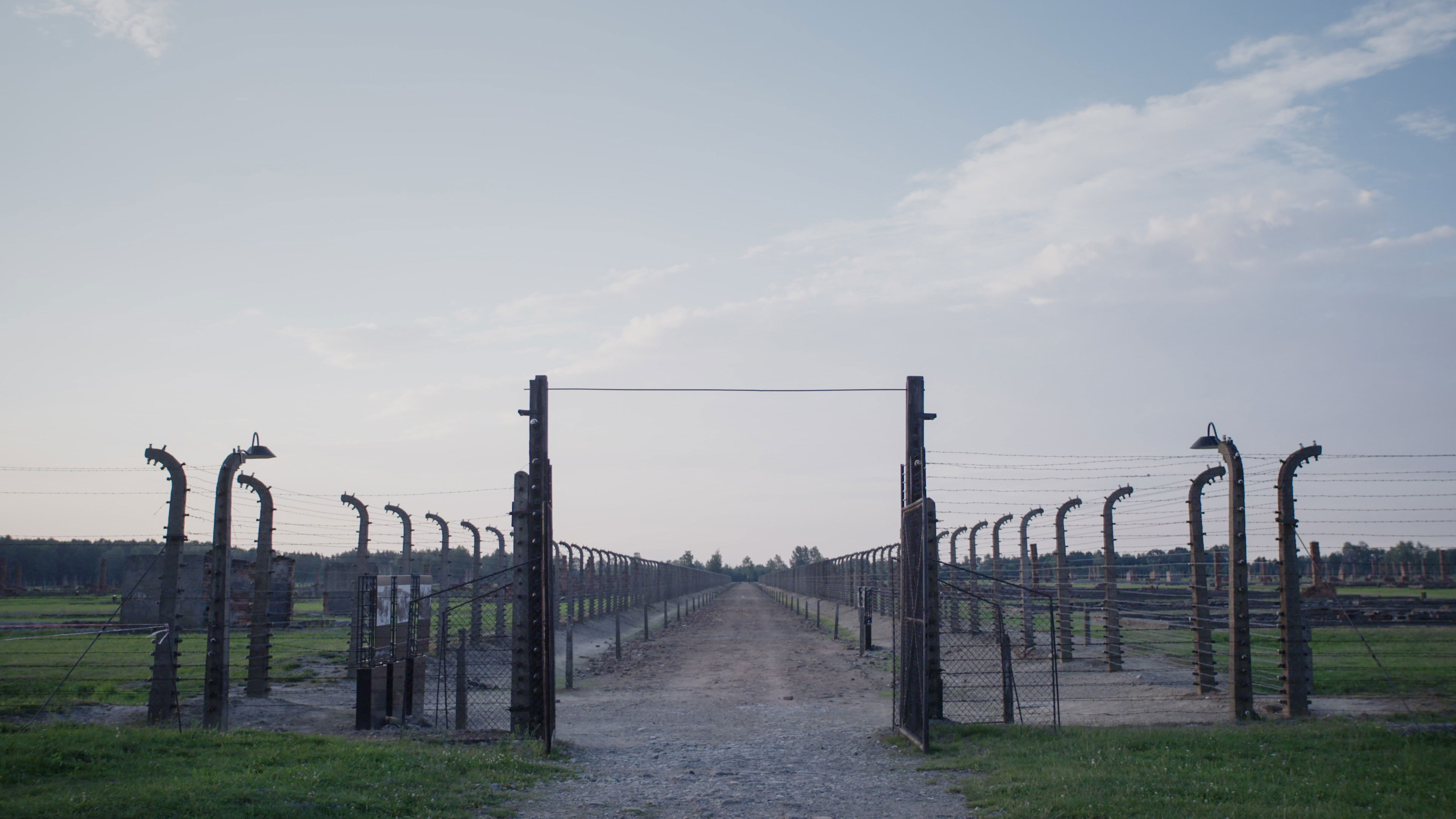 The Presidents' Tailor - From Auschwitz to the White House Background