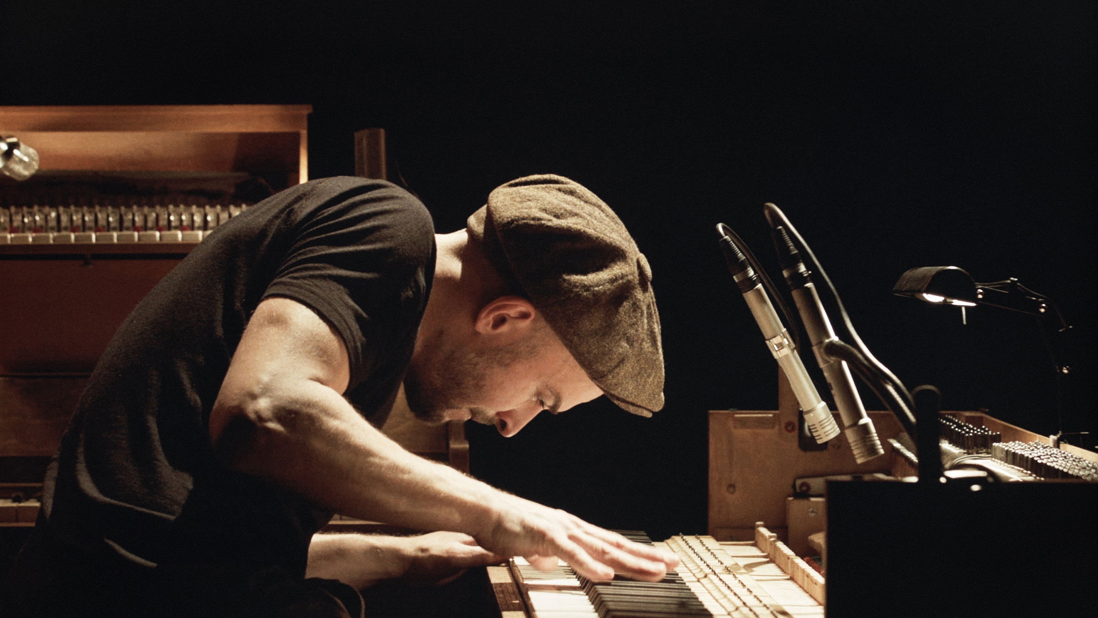 Tripping with Nils Frahm Background