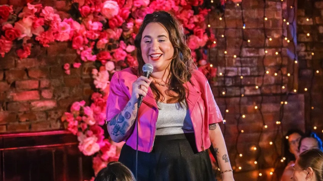 Liza Treyger: Night Owl Background