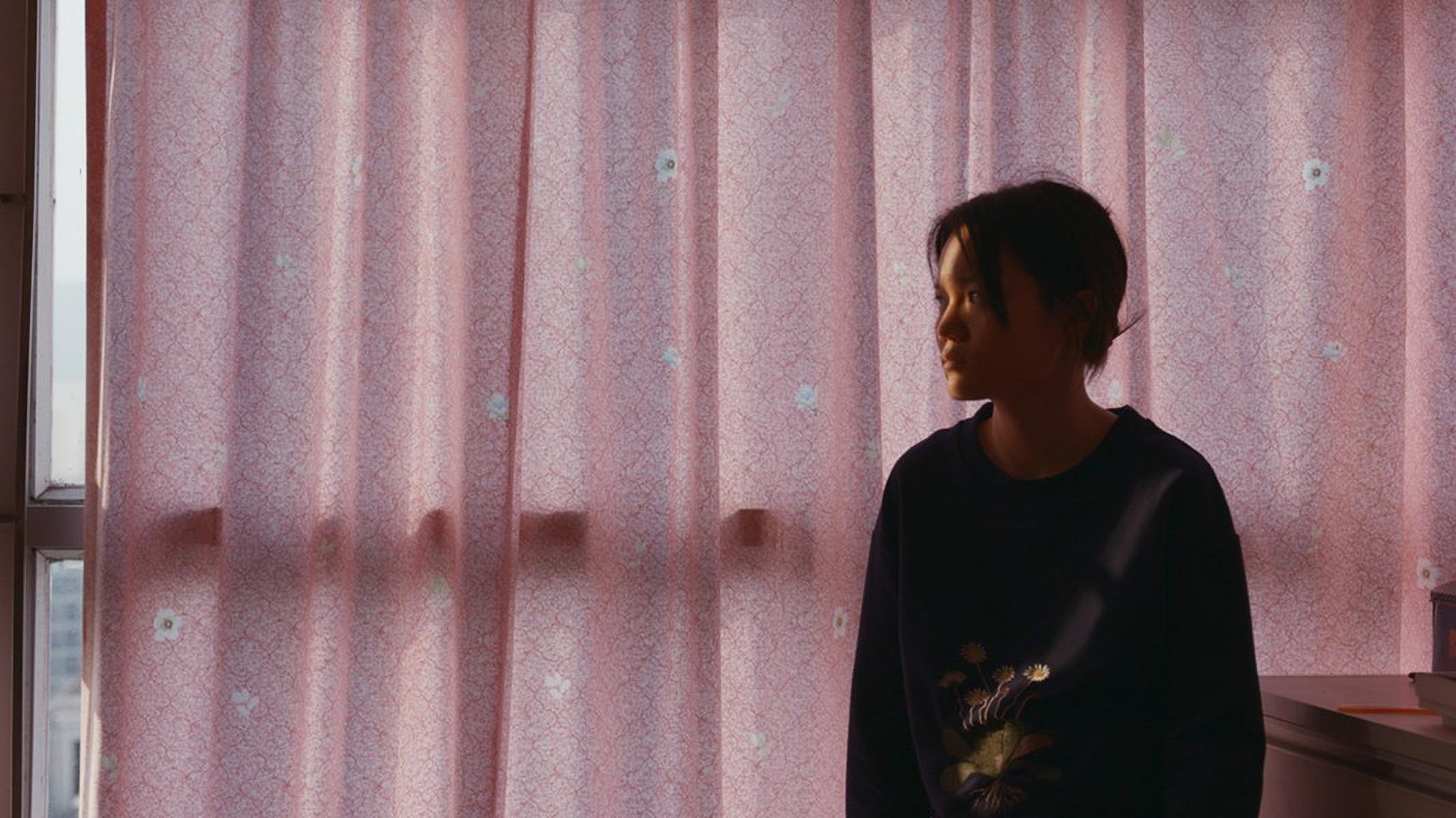 Lili Alone Background