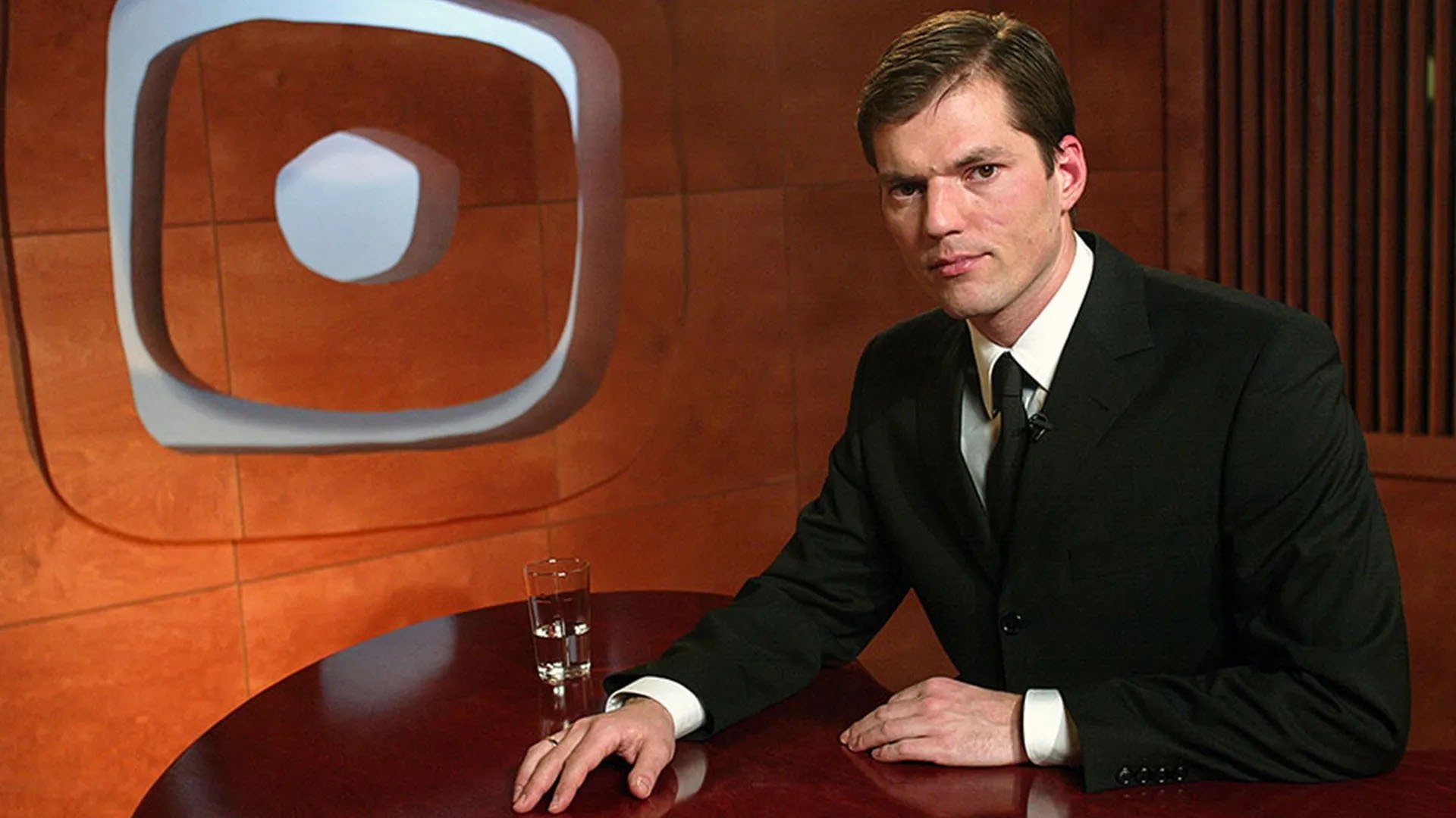 Bertelsen - De uaktuelle nyheder Background