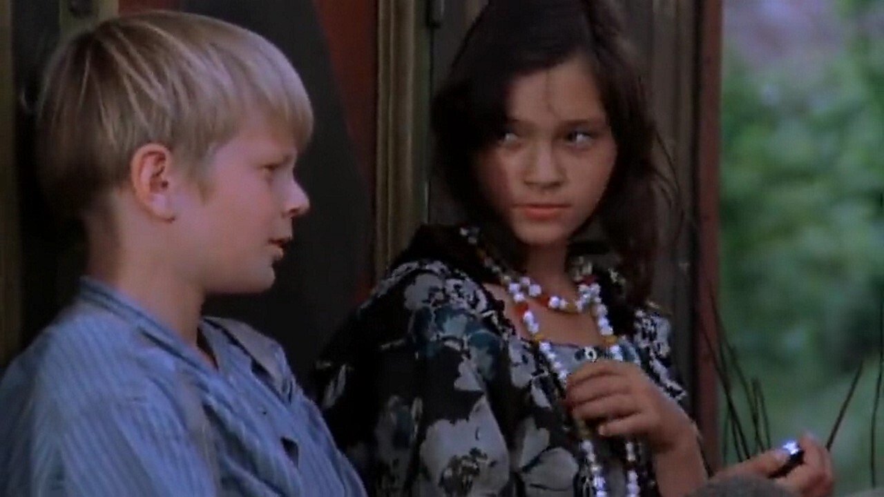 When Unku was Ede's Girlfriend Background