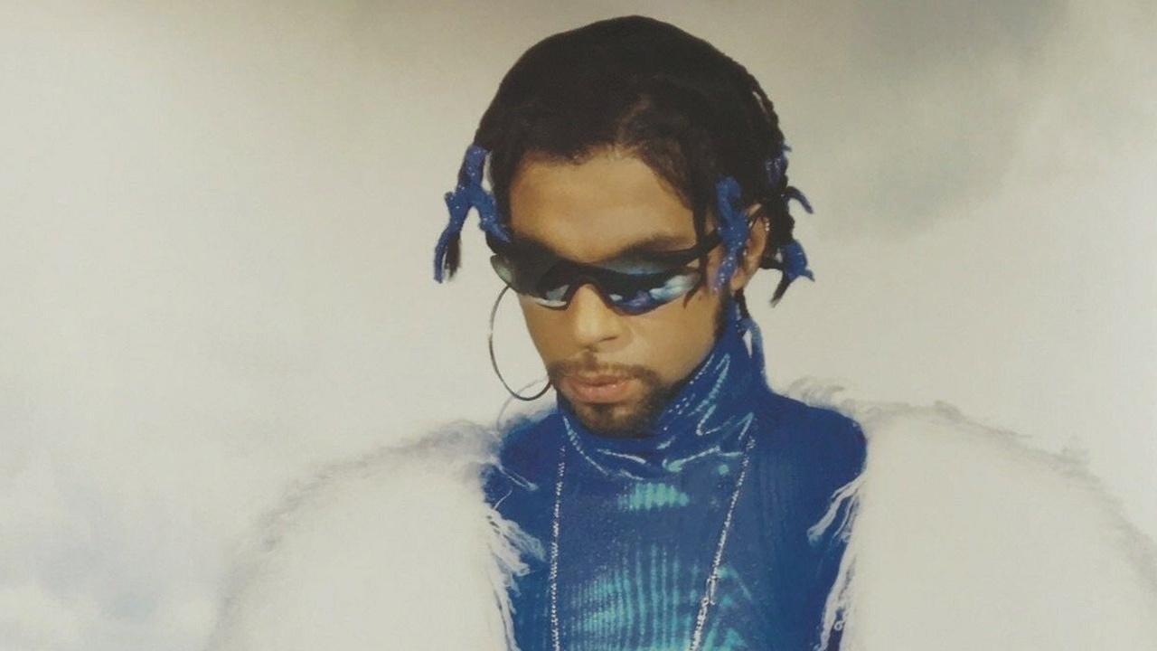 Prince: Rave Un2 the Year 2000 Background