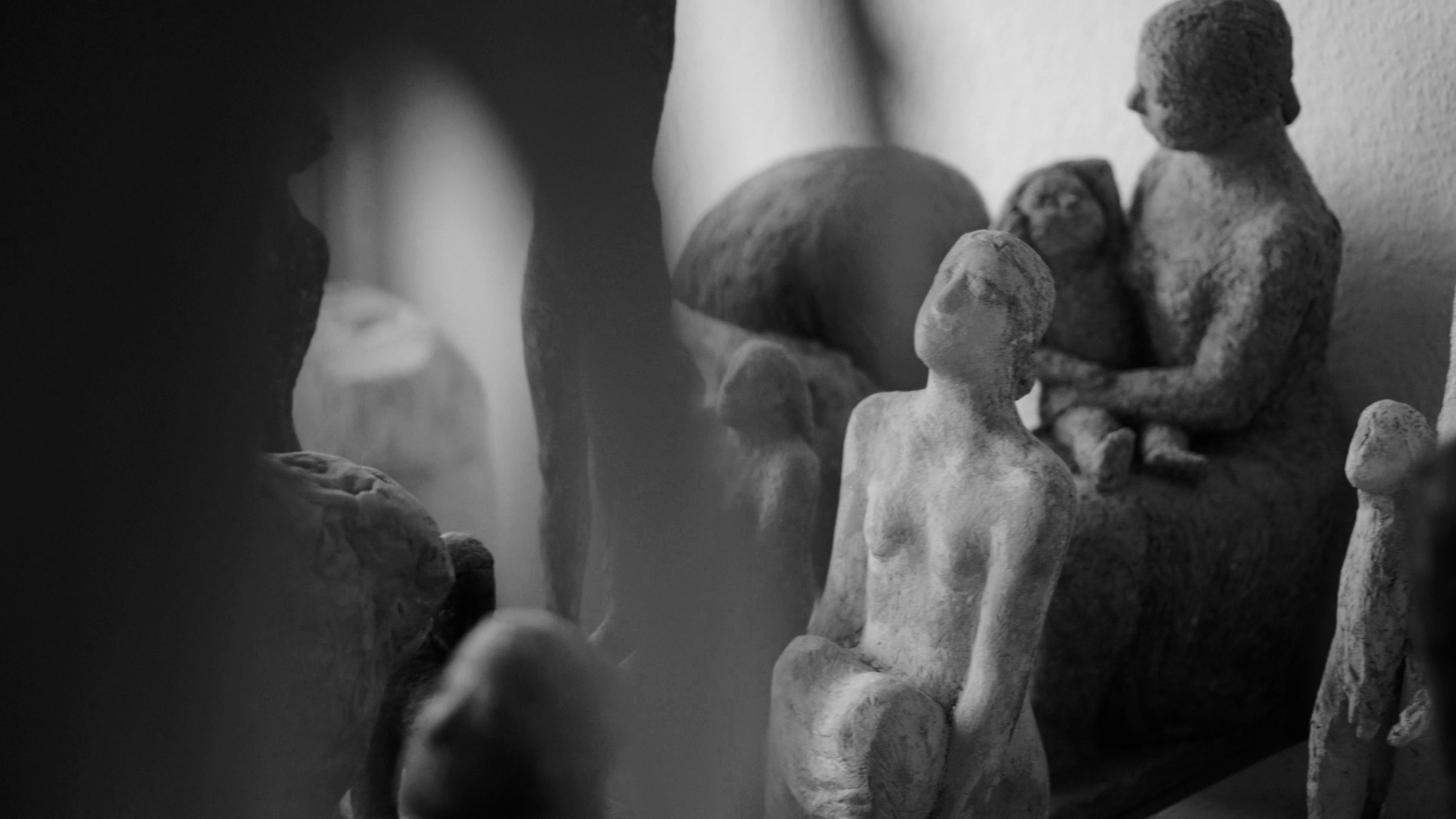 Drei Frauen Background