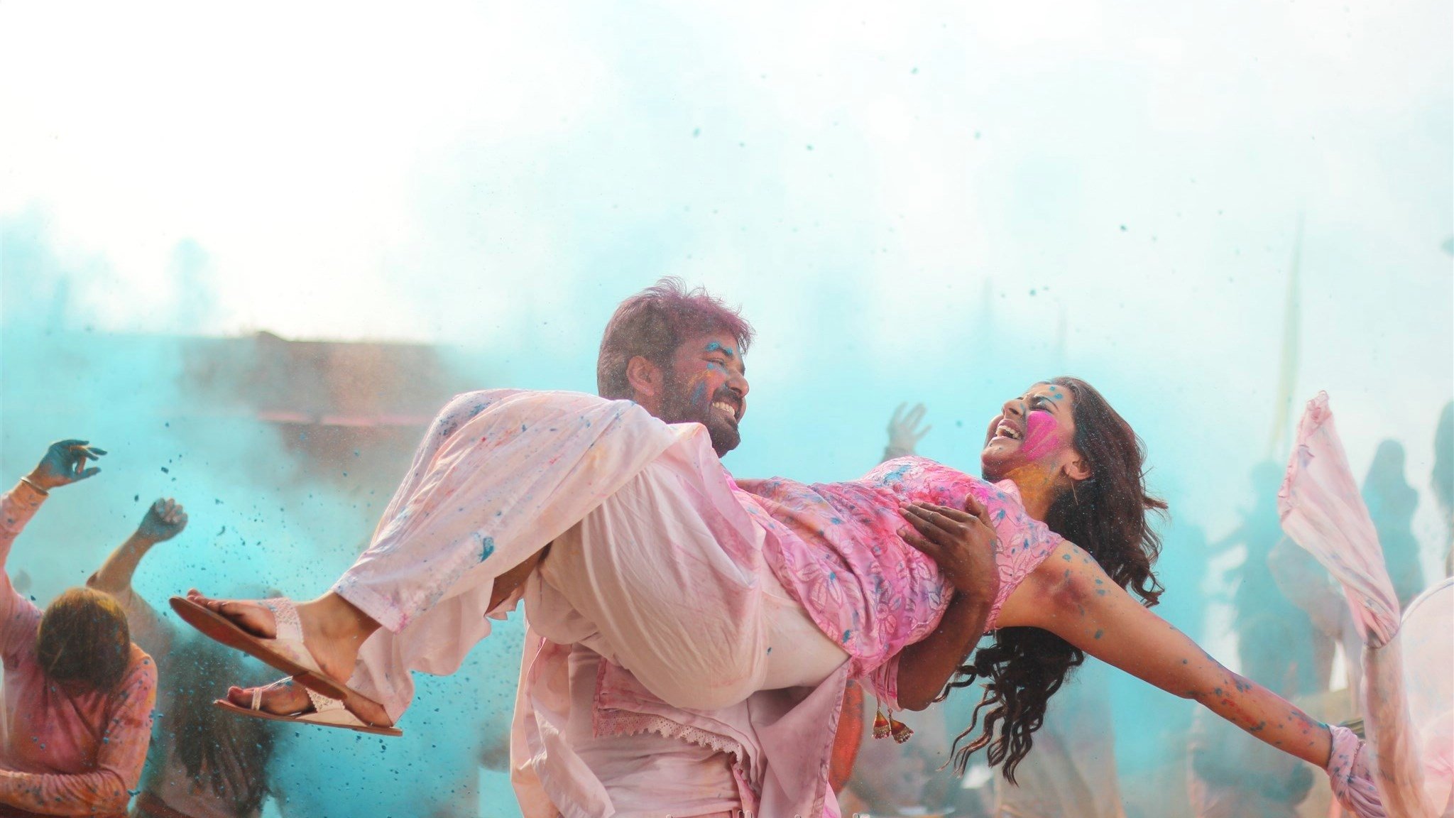 Kalakalappu 2 Background