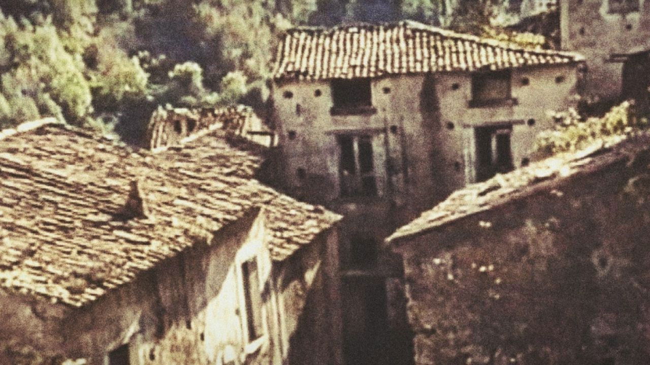 In Calabria Background