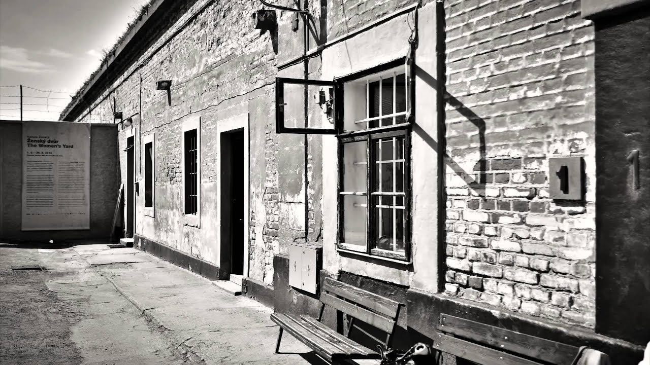 Terezin, l'Imposture Nazie Background