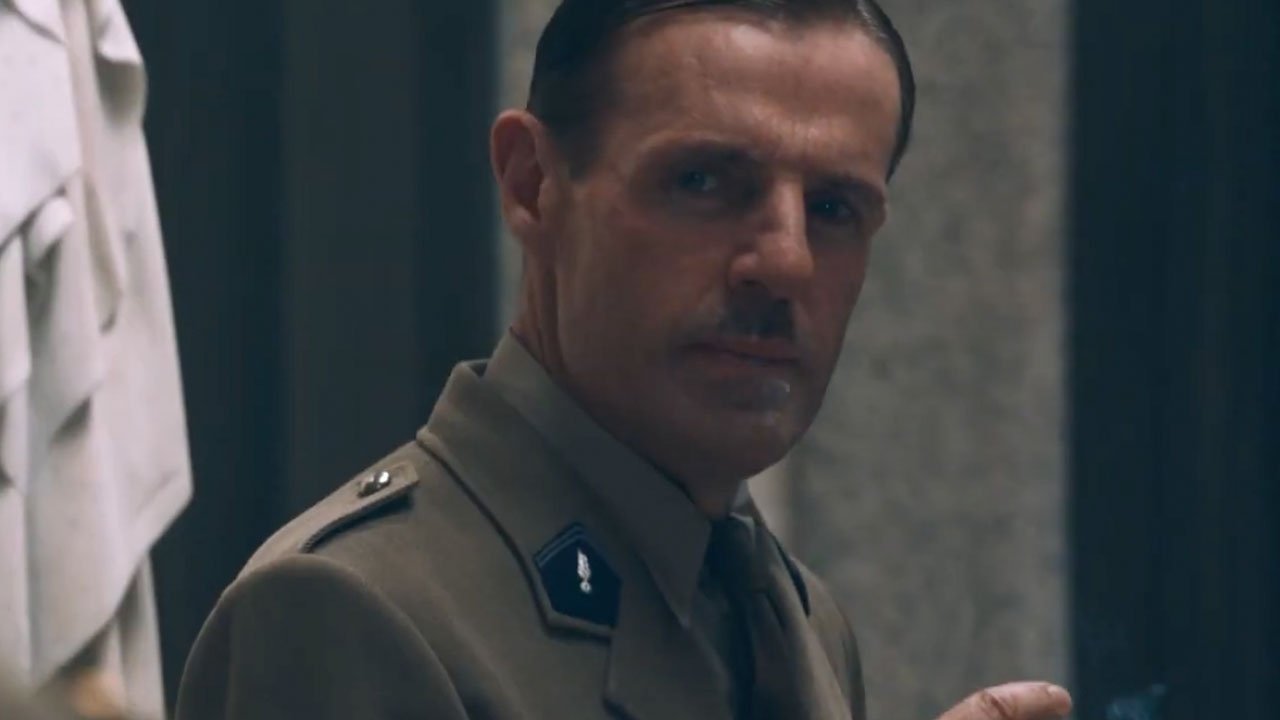 De Gaulle Background