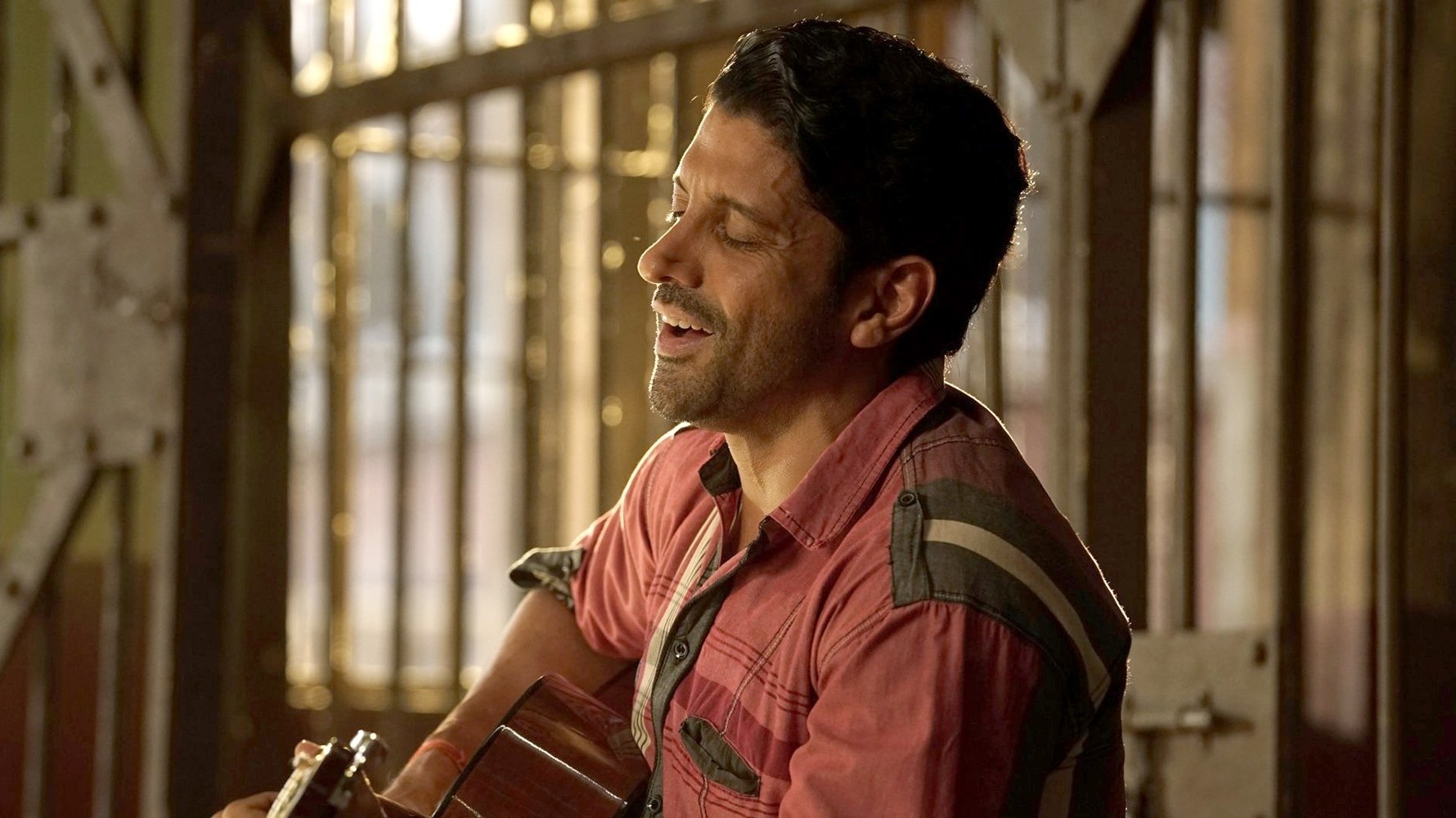 Lucknow Central Background