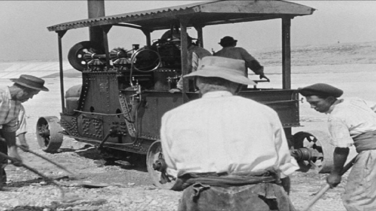 Lyon, travaux au canal de Jonage: Machine à damer Background