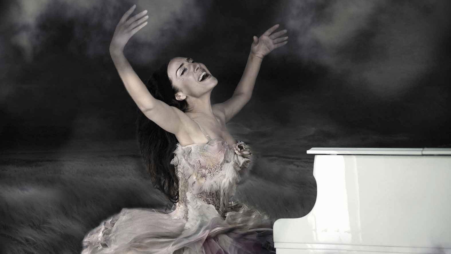 Mónica Naranjo: Adagio Background