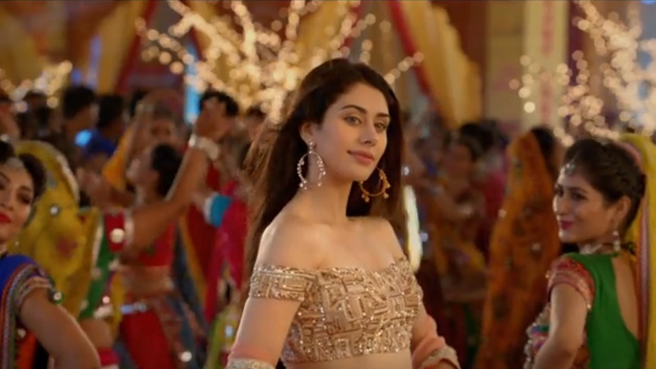 Loveyatri Background