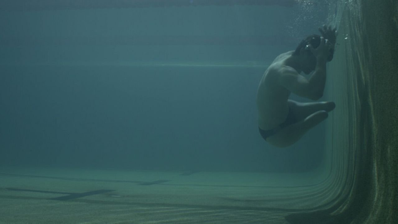 Diving In Background