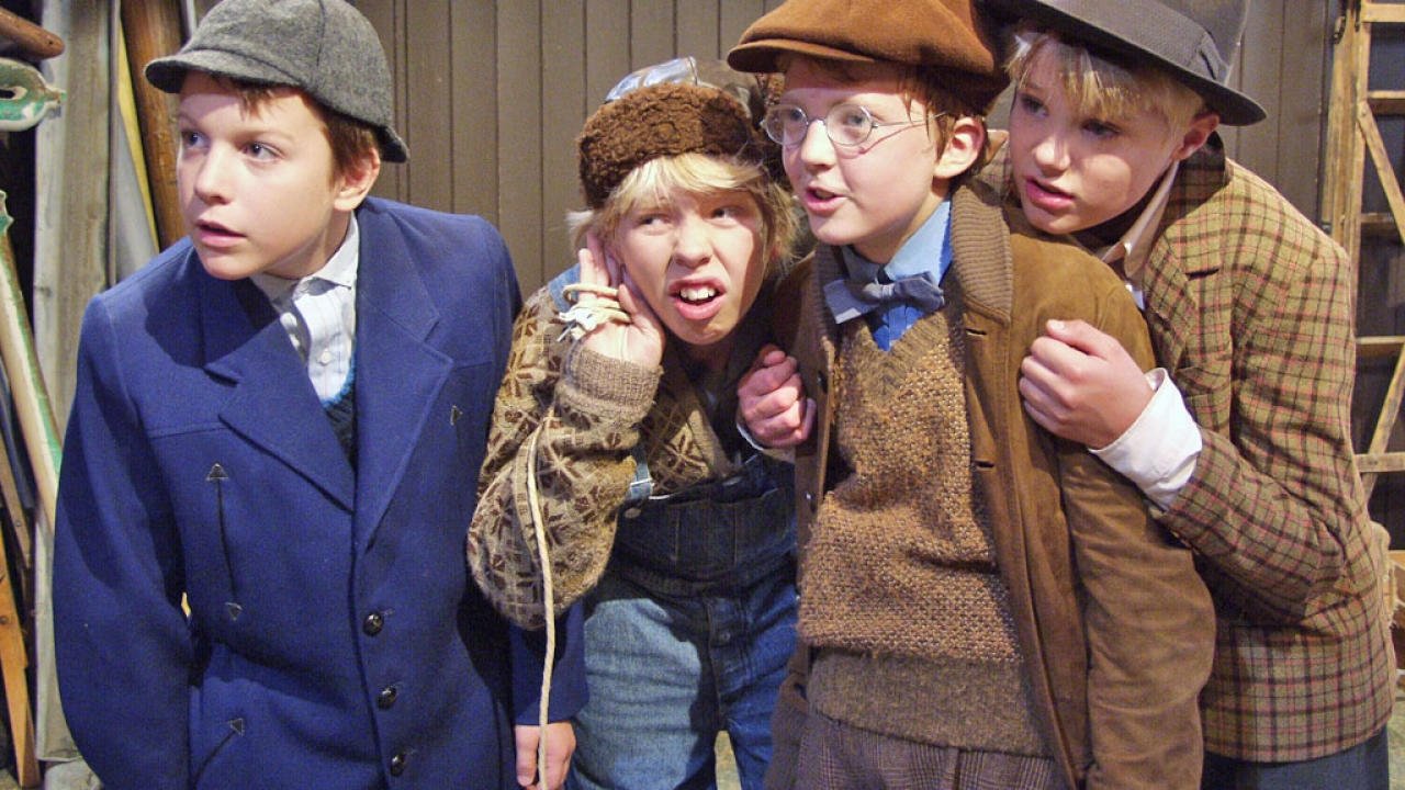 Olsenbanden Jr's Første Kupp Background