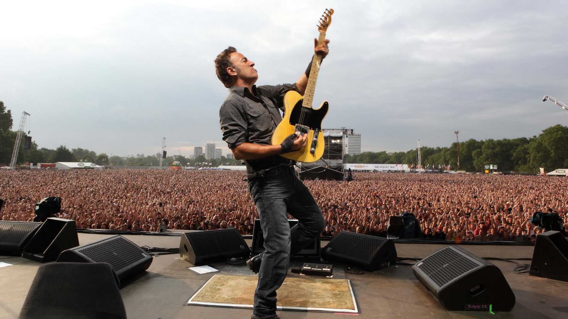 Bruce Springsteen: Born in the U.S.A. Live in London Background